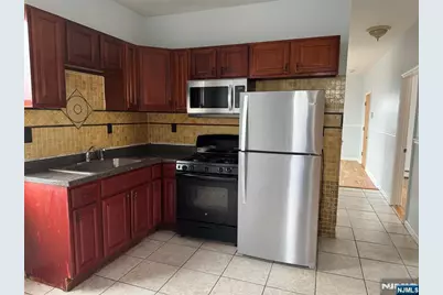 590 Hawthorne Avenue 2nd Floor #2nd Floor, Newark, NJ 07112 - Photo 5