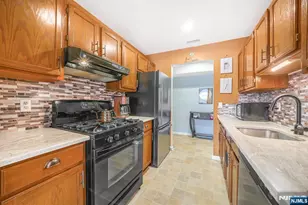 42 Vernon Ct, Waldwick, NJ 07463 - Photo 5