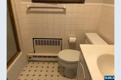 636 Wyckoff Avenue, Wyckoff Township, NJ 07481 - Photo 17