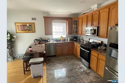 248 Kingsland Avenue 1 #1, Lyndhurst Township, NJ 07071 - Photo 5