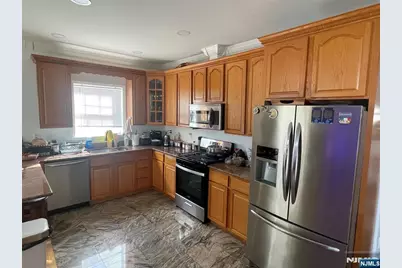 248 Kingsland Avenue 1 #1, Lyndhurst Township, NJ 07071 - Photo 5