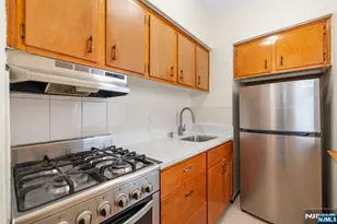 239 Crescent Ln 8, Cliffside Park, NJ 07010 - Photo 5