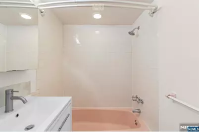 239 Crescent Lane 8 #8, Cliffside Park, NJ 07010 - Photo 11