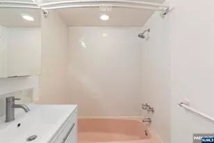 239 Crescent Ln 8, Cliffside Park, NJ 07010 - Photo 11