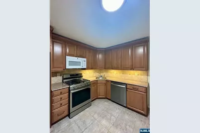 499 Quince Court, Mahwah, NJ 07430 - Photo 3