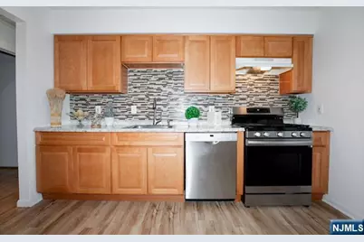 2052 Hoefleys Lane, Fort Lee, NJ 07024 - Photo 5