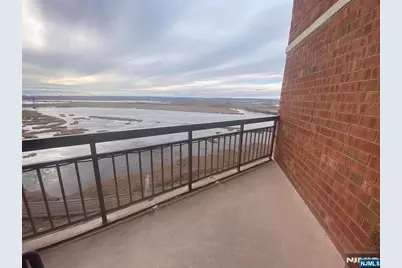 1836 Harmon Cove Tower 1836 #1836, Secaucus, NJ 07094 - Photo 15