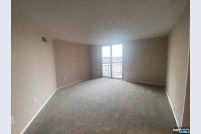 1836 Harmon Cove Tower 1836 #1836, Secaucus, NJ 07094 - Photo 5