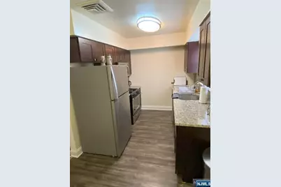 280-320 Oak Street 320C #320C, Ridgewood, NJ 07450 - Photo 13