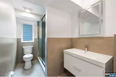 428 Lafayette Avenue, Cliffside Park, NJ 07010 - Photo 5