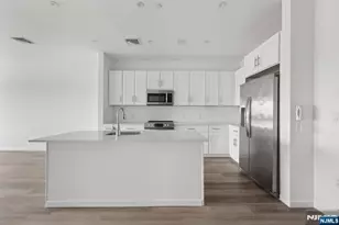 2 Executive Dr 817, Fort Lee, NJ 07024 - Photo 7