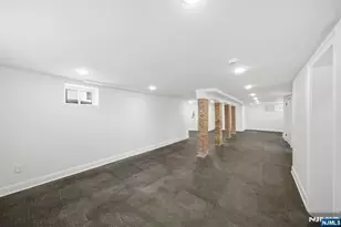 28 Irving St, Montclair, NJ 07042 - Photo 17