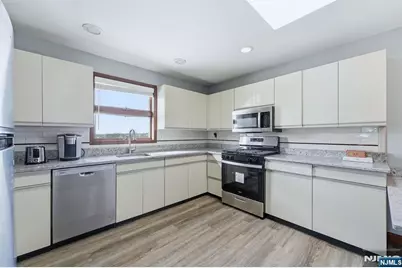 243 Newark Avenue 2 #2, Lyndhurst Township, NJ 07071 - Photo 17