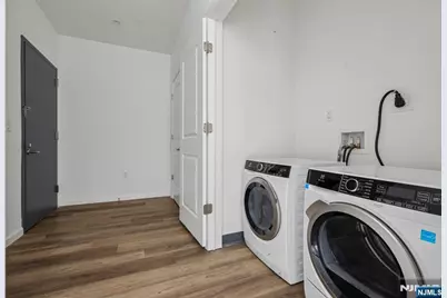 2 Executive 820 #820, Fort Lee, NJ 07024 - Photo 11