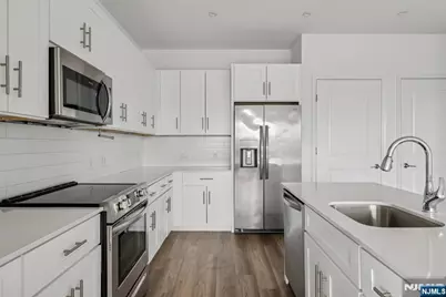 2 Executive 820 #820, Fort Lee, NJ 07024 - Photo 7