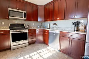 37 Boston Ct 311, Newark, NJ 07103 - Photo 5