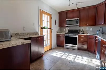 37 Boston Court 311 #311, Newark, NJ 07103 - Photo 3