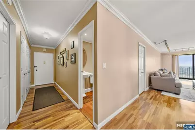 7855 Boulevard East 28L #28L, North Bergen, NJ 07047 - Photo 9