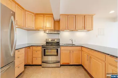 333 Grand Avenue 4B #4B, Palisades Park, NJ 07650 - Photo 3