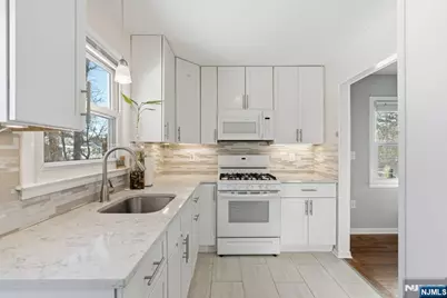 21-10 Carlisle Place, Fair Lawn, NJ 07410 - Photo 9