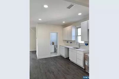 632 Chase Avenue 2 #2, Lyndhurst Township, NJ 07071 - Photo 3