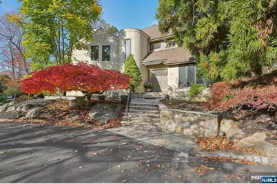 707 Horseshoe Trail, Franklin Lakes, NJ 07417 - Photo 1