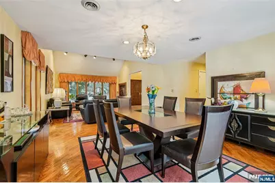 707 Horseshoe Trail, Franklin Lakes, NJ 07417 - Photo 7