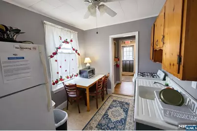 105 Parkview Avenue, Elmwood Park, NJ 07407 - Photo 5