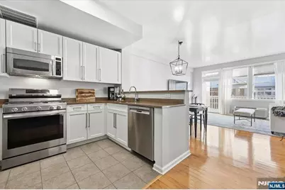 15 Freedom Way 412 #412, Jersey City, NJ 07305 - Photo 7