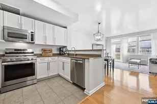 15 Freedom Way 412, Jersey City, NJ 07305 - Photo 7