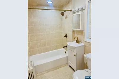 240 Hathaway Street, Wallington, NJ 07057 - Photo 7