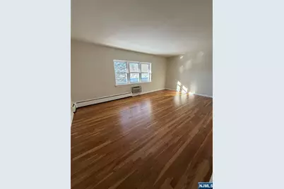 270 Oak Street 270 Oak - D4 #270 Oak - D4, Ridgewood, NJ 07450 - Photo 3