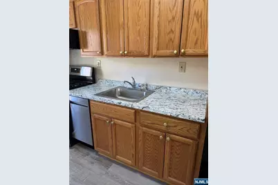 270 Oak Street 270 Oak - D4 #270 Oak - D4, Ridgewood, NJ 07450 - Photo 5