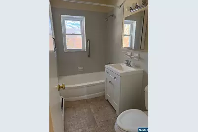 270 Oak Street 270 Oak - D4 #270 Oak - D4, Ridgewood, NJ 07450 - Photo 7