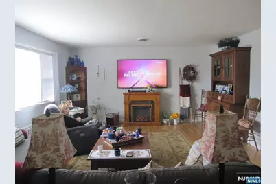 209 Tremont Avenue, Fort Lee, NJ 07024 - Photo 15