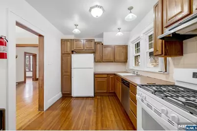 145 Cleveland Avenue, Hasbrouck Heights, NJ 07604 - Photo 15