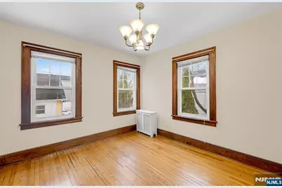 145 Cleveland Avenue, Hasbrouck Heights, NJ 07604 - Photo 9