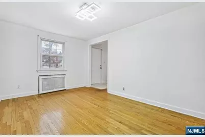 5-08 Essex Place, Fair Lawn, NJ 07410 - Photo 3