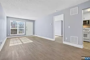 1314 Persimmon Ct, Mahwah, NJ 07430 - Photo 3