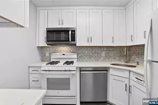 1314 Persimmon Ct, Mahwah, NJ 07430 - Photo 7