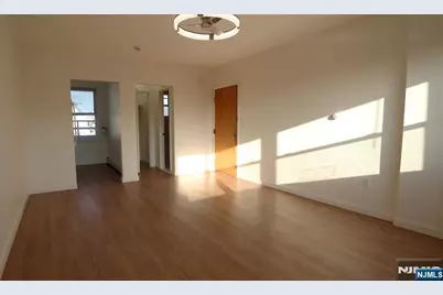 100 Broad Avenue 3B #3B, Palisades Park, NJ 07650 - Photo 5