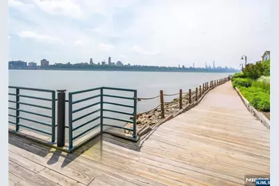 100 Grand Cove Way 3A #3A, Edgewater, NJ 07020 - Photo 33