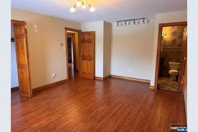 567 Kingsland Avenue 1 #1, Lyndhurst Township, NJ 07071 - Photo 9