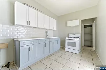 39 Blum Street, Newark, NJ 07103 - Photo 9