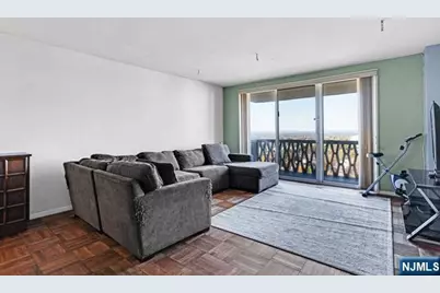 2000 Linwood Avenue 17H #17H, Fort Lee, NJ 07024 - Photo 7