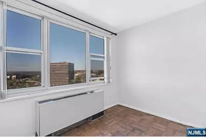 2000 Linwood Avenue 17H #17H, Fort Lee, NJ 07024 - Photo 13