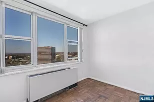 2000 Linwood Ave 17H, Fort Lee, NJ 07024 - Photo 13