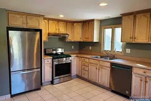 44 Chamberlain Ave 2nd Floor, Elmwood Park, NJ 07407 - Photo 5