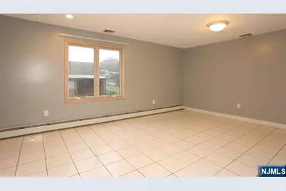 44 Chamberlain Avenue 2nd Floor #2nd Floor, Elmwood Park, NJ 07407 - Photo 7