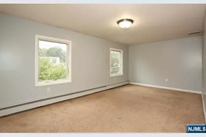 44 Chamberlain Avenue 2nd Floor #2nd Floor, Elmwood Park, NJ 07407 - Photo 13